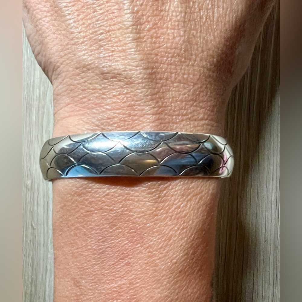 Vintage Handmade Designer Signed JH Wilson Sterling Silver Etched Cuff Bracelet - Picture 8 of 8